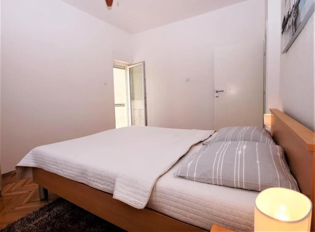 Apartment Deni Pula 0*,