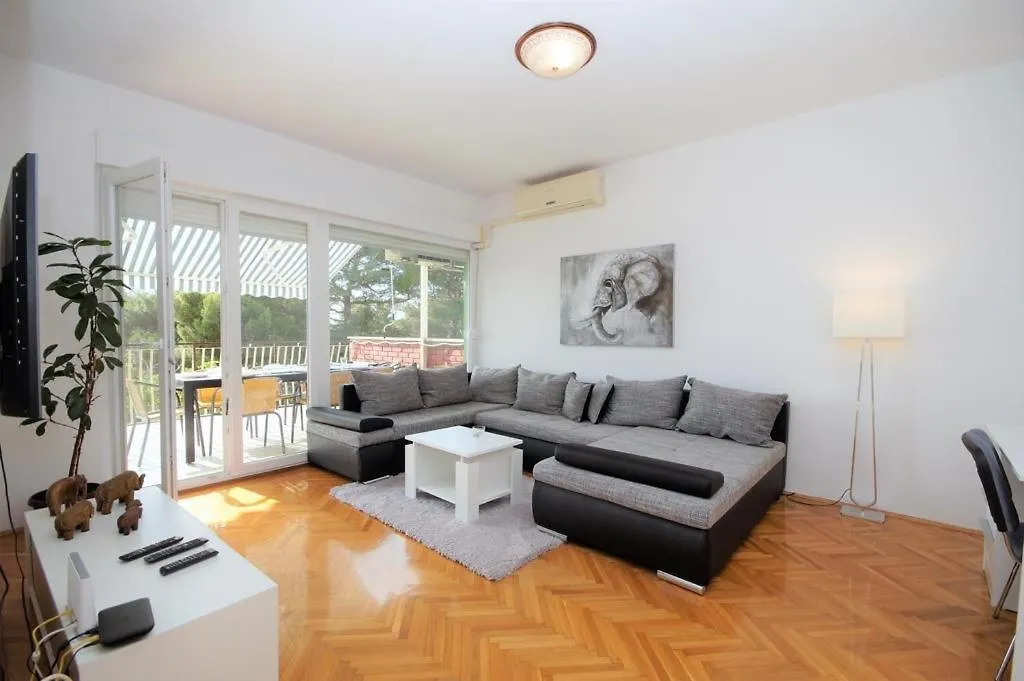 Apartment Deni Pula 0*,  Chorvatsko